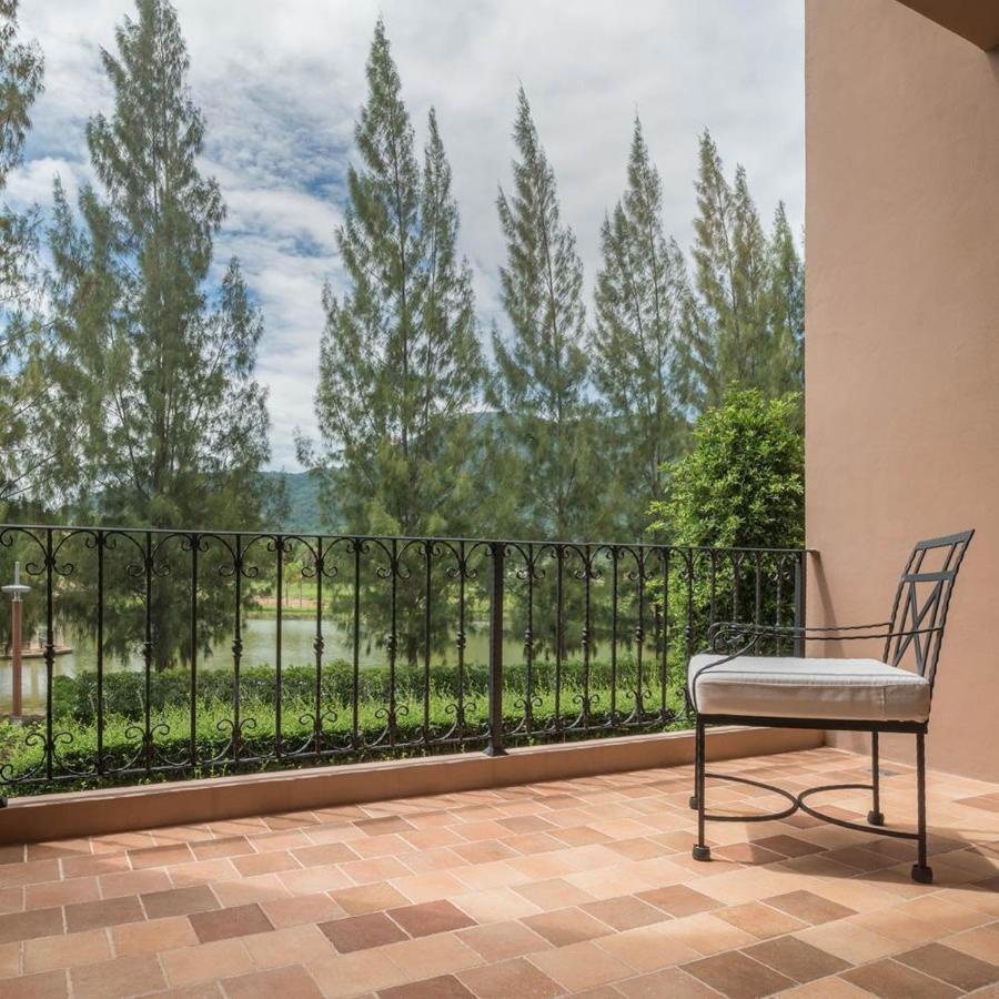 Toscana Town Square Suites Muszi Kültér fotó