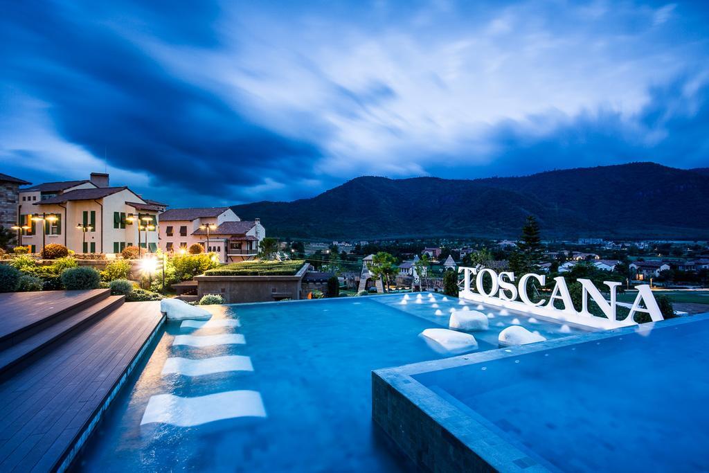 Toscana Town Square Suites Muszi Kültér fotó
