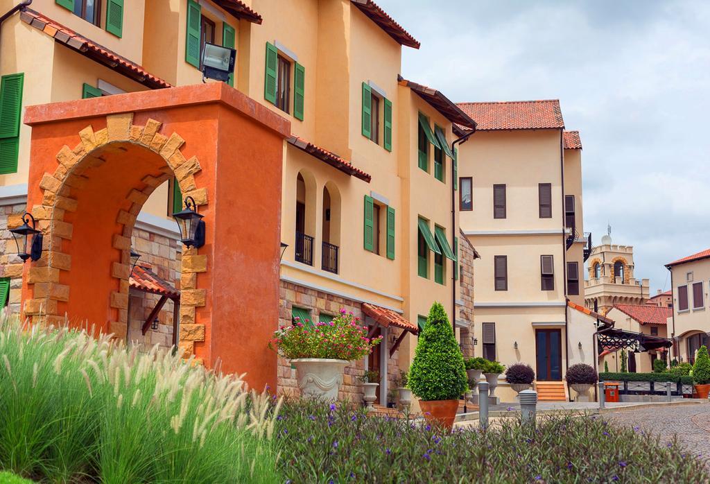 Toscana Town Square Suites Muszi Kültér fotó