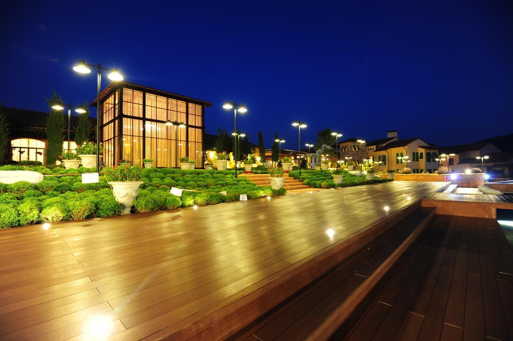 Toscana Town Square Suites Muszi Kültér fotó