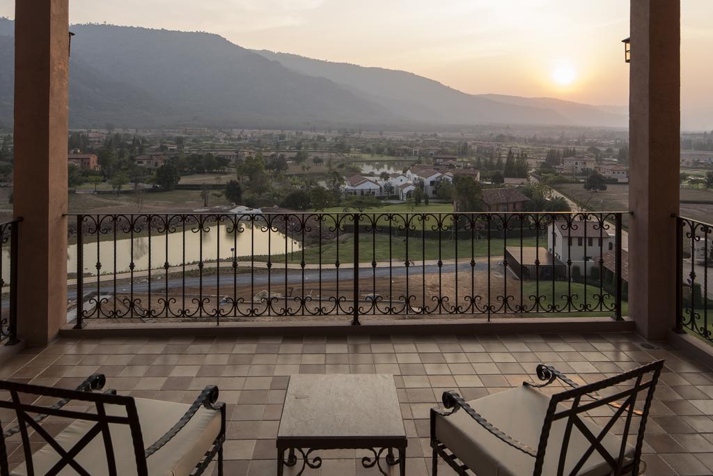 Toscana Town Square Suites Muszi Kültér fotó