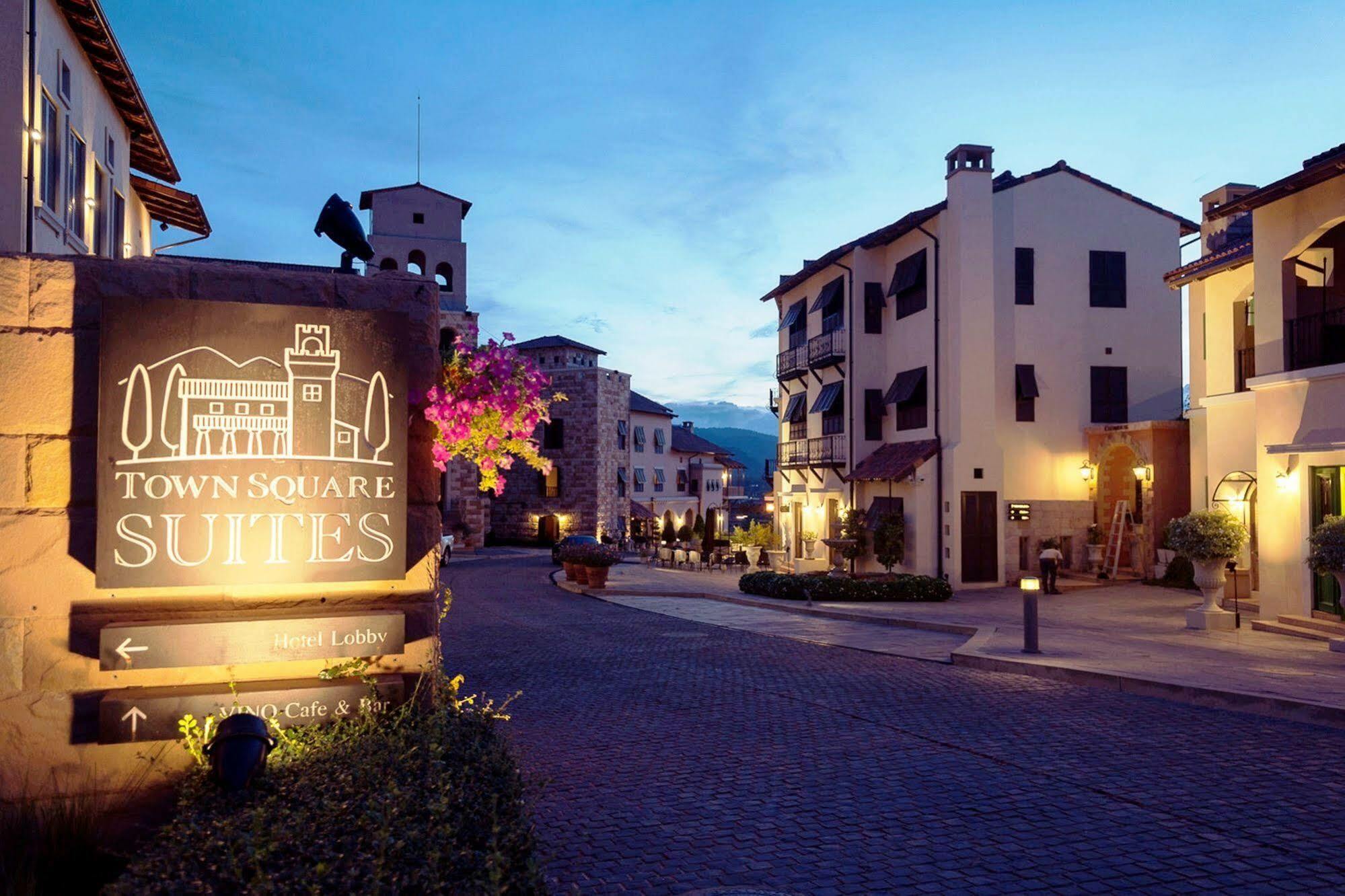 Toscana Town Square Suites Muszi Kültér fotó