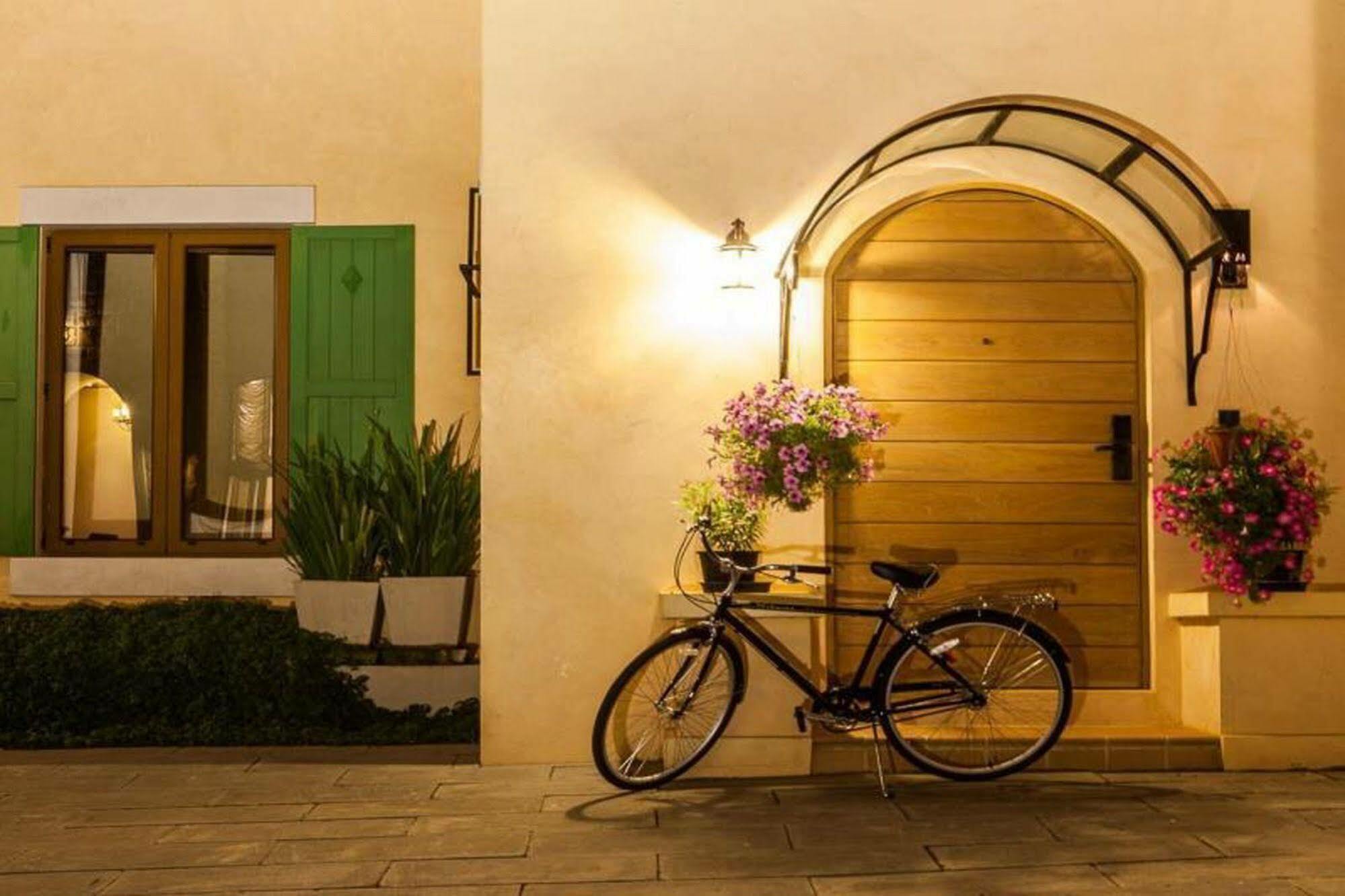Toscana Town Square Suites Muszi Kültér fotó
